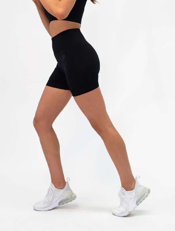 adapt-seamless-short-length-shorts-blackout