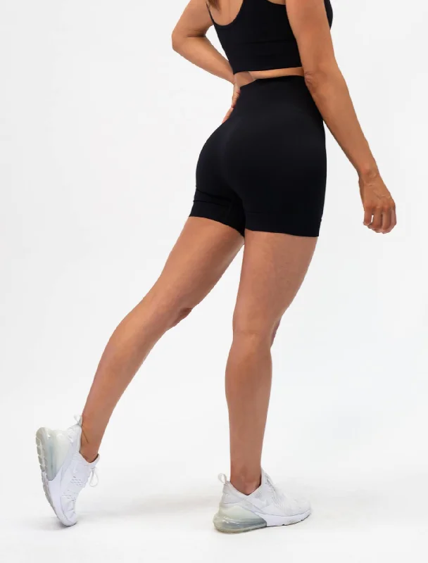 adapt-seamless-short-length-shorts-blackout