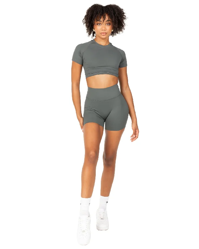 aura-bonded-shorts-cloud-grey