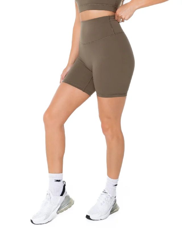 aura-scrunch-shorts-dusty-khaki