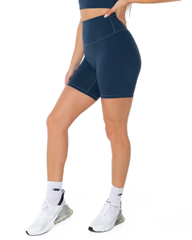 aura-scrunch-shorts-navy