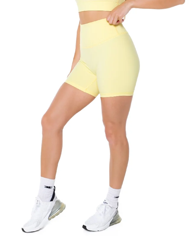 aura-scrunch-shorts-soft-yellow