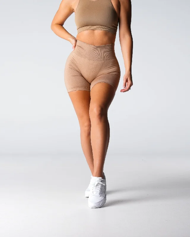 beige-performance-seamless-shorts