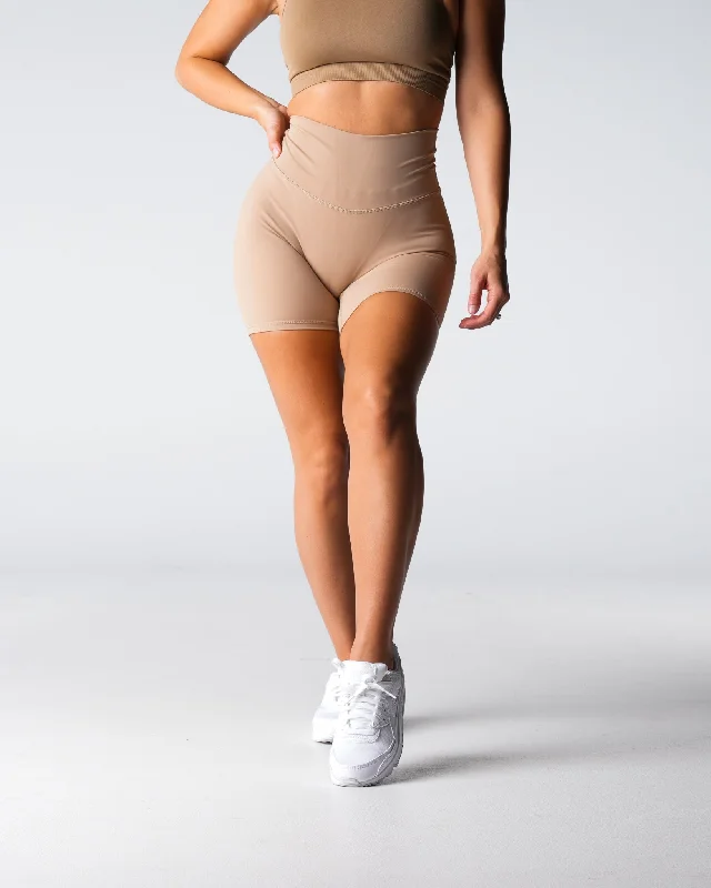 beige-signature-2-0-shorts