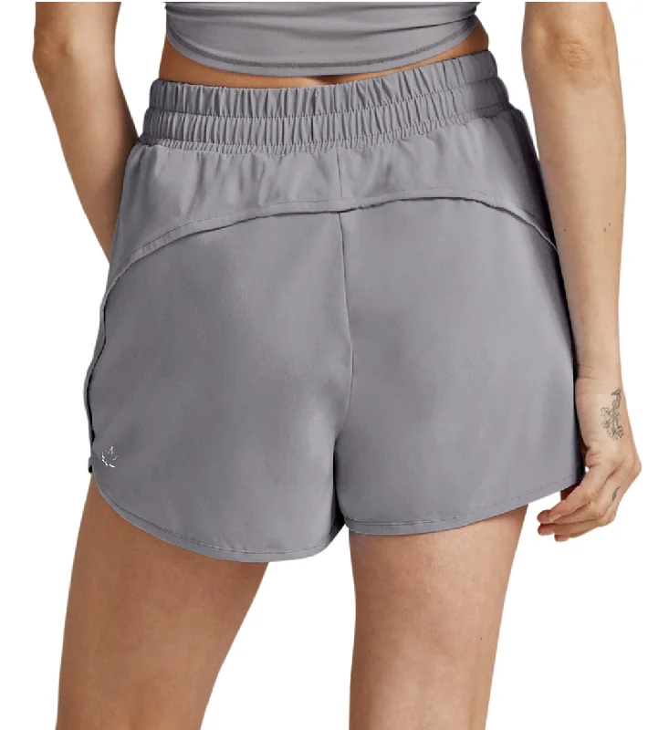 beyond-yoga-in-stride-lined-short-8213978-cloud-gray