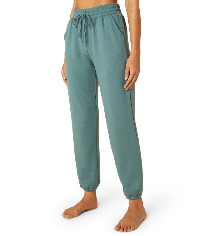 beyond-yoga-weekend-sweatpant-8202243-rainforest-blue