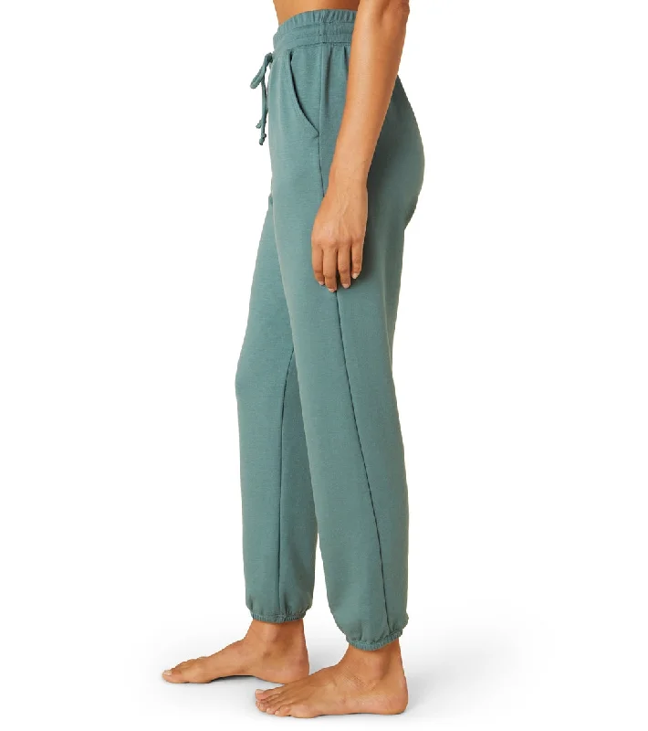 beyond-yoga-weekend-sweatpant-8202243-rainforest-blue