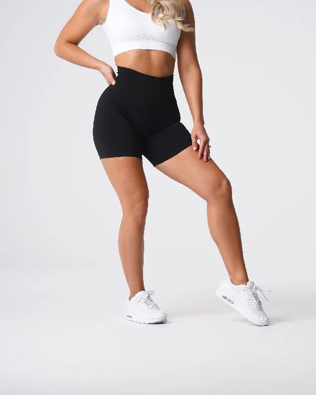 black-solid-seamless-shorts