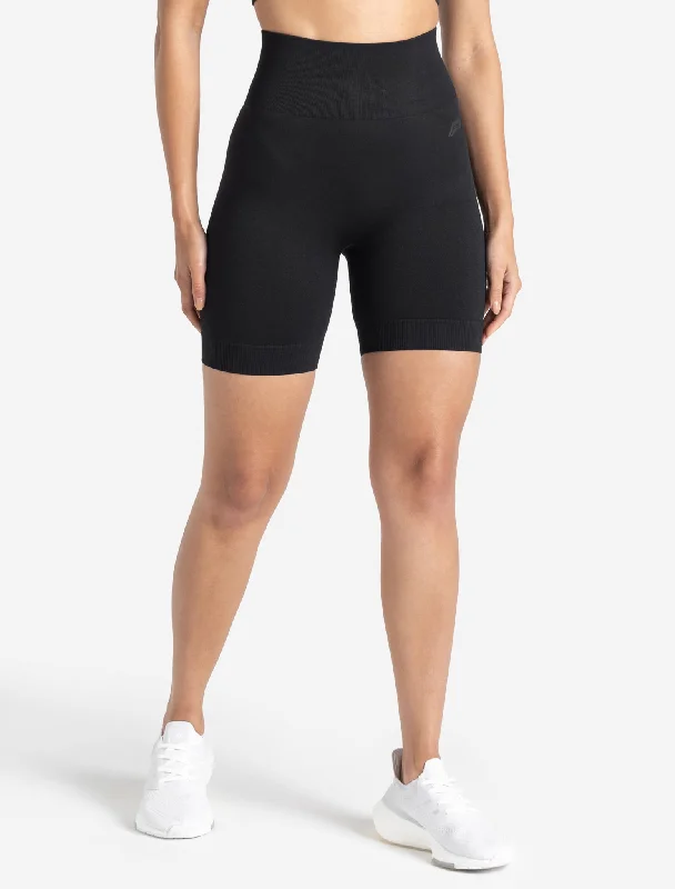 core-seamless-shorts-blackout