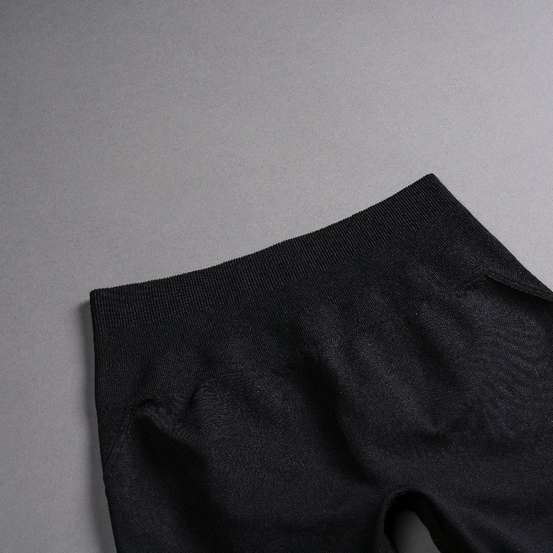 our-league-everson-seamless-huxley-shorts-in-black