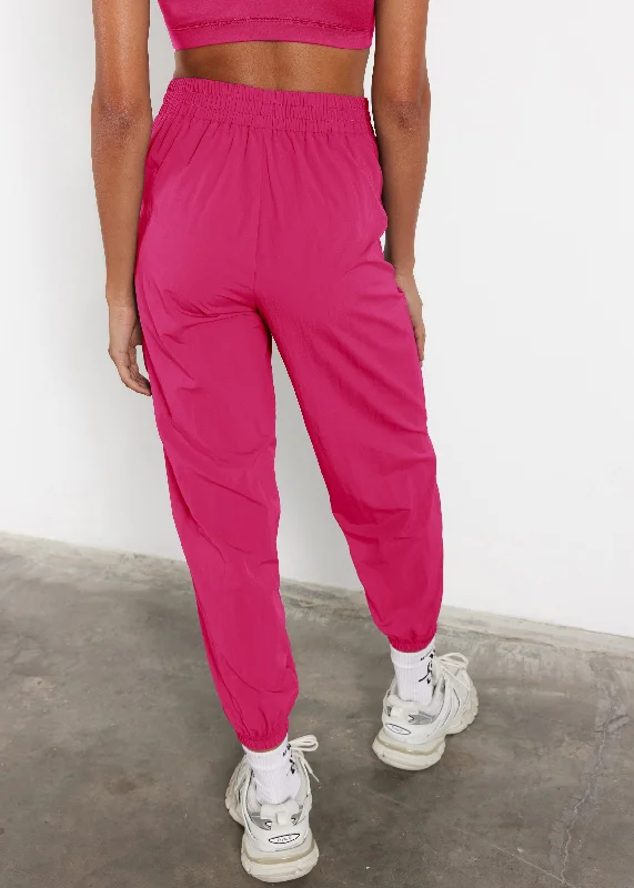 s113sv6-women-recycled-nylon-relaxed-jogger-pant-dark