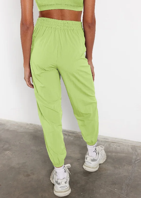 s113sv6-womens-recycled-nylon-relaxed-jogger-pant