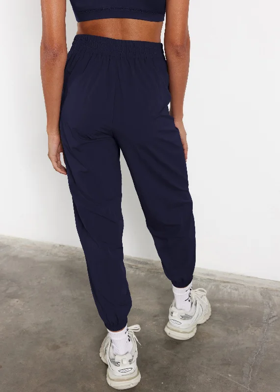 s113sv6-womens-recycled-nylon-relaxed-jogger-pant