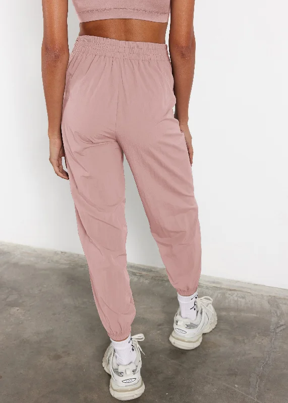 s113sv6-womens-recycled-nylon-relaxed-jogger-pant