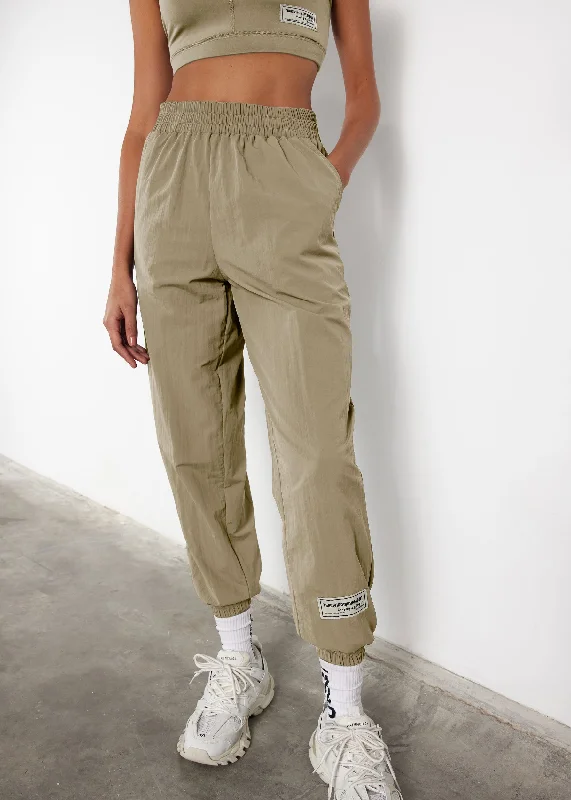 s113sv6-womens-recycled-nylon-relaxed-jogger-pant