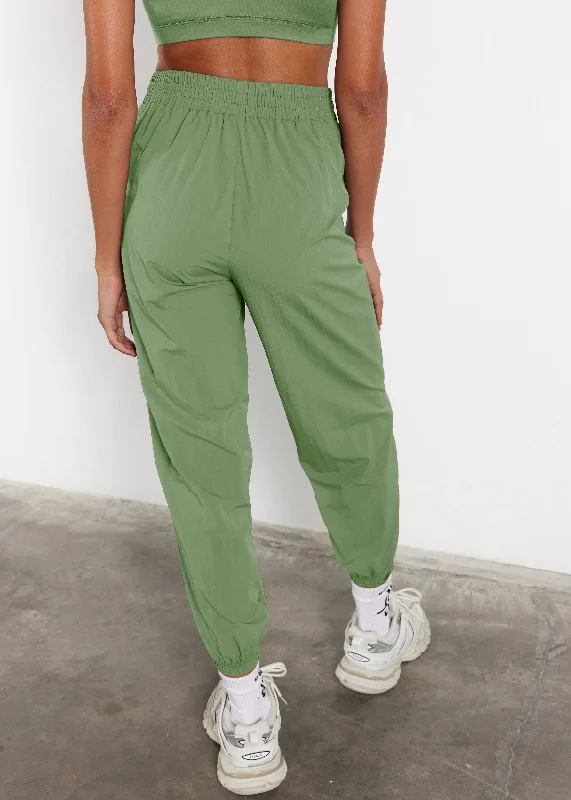 s113sv6-womens-recycled-nylon-relaxed-jogger-pant