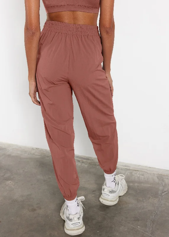 s113sv6-womens-recycled-nylon-relaxed-jogger-pant