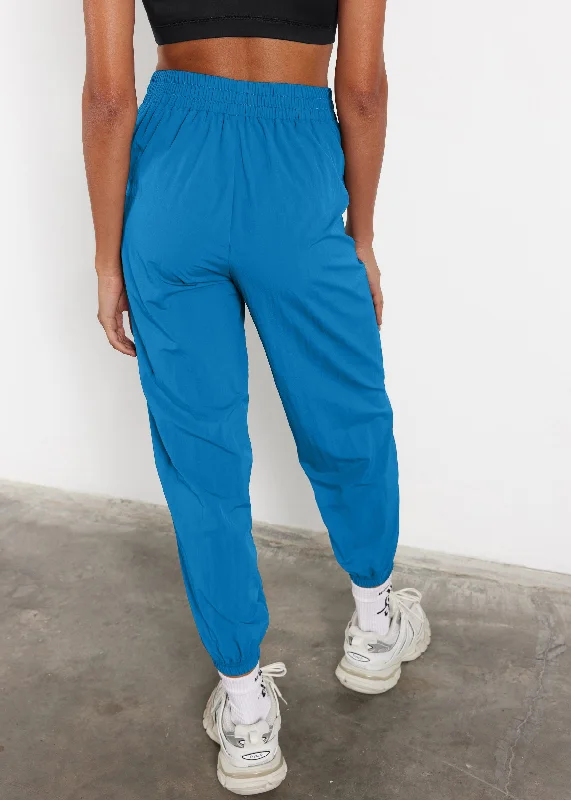 s113sv6-womens-recycled-nylon-relaxed-jogger-pant