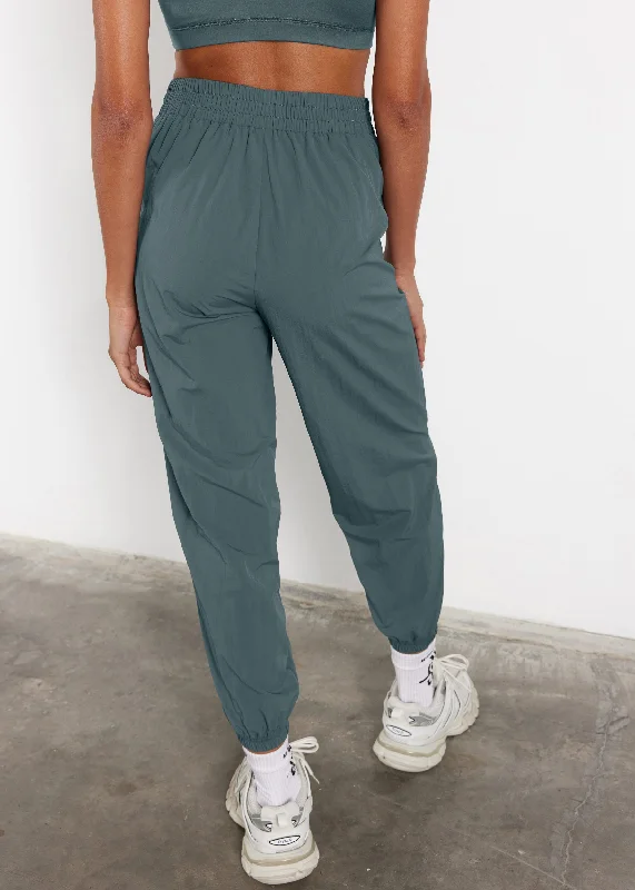 s113sv6-womens-recycled-nylon-relaxed-jogger-pant