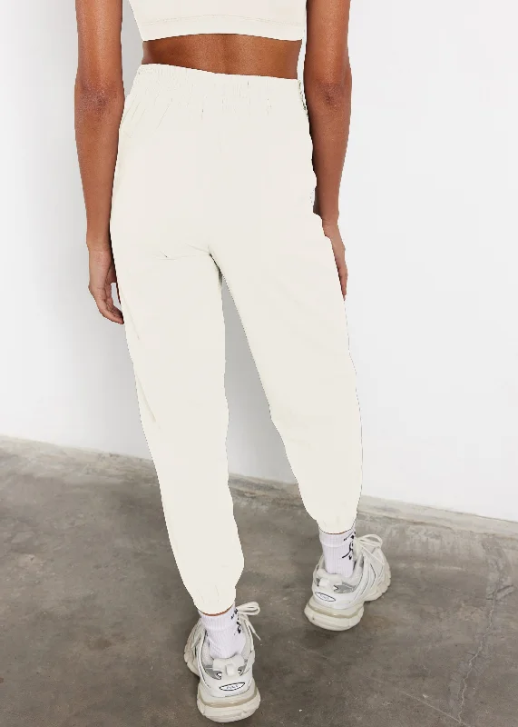 s113sv6-womens-recycled-nylon-relaxed-jogger-pant