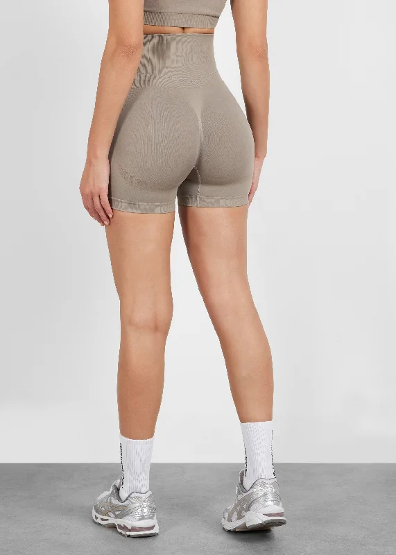 s988bpwv9-women-seamless-solid-butt-pocket-booty-shorts-v-line-on-waistband