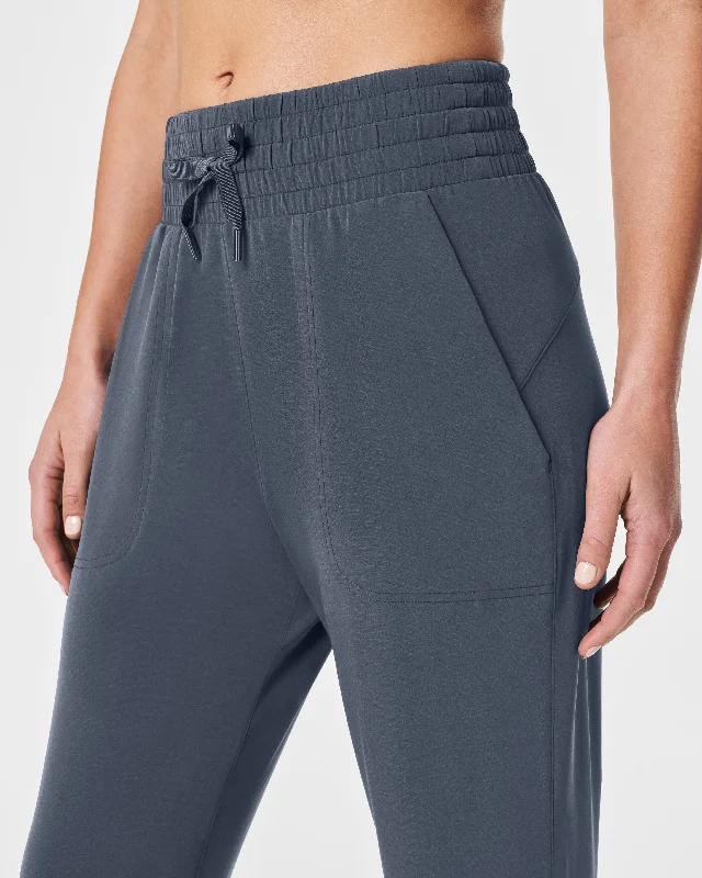 spanx-on-the-move-tapered-pant