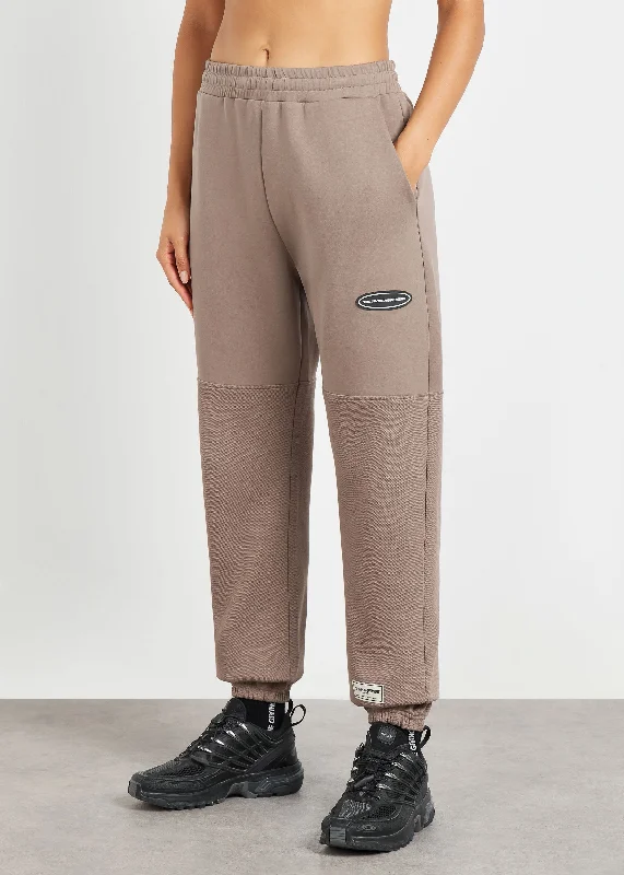 st25v11-women-gorpcore-panelled-jogger