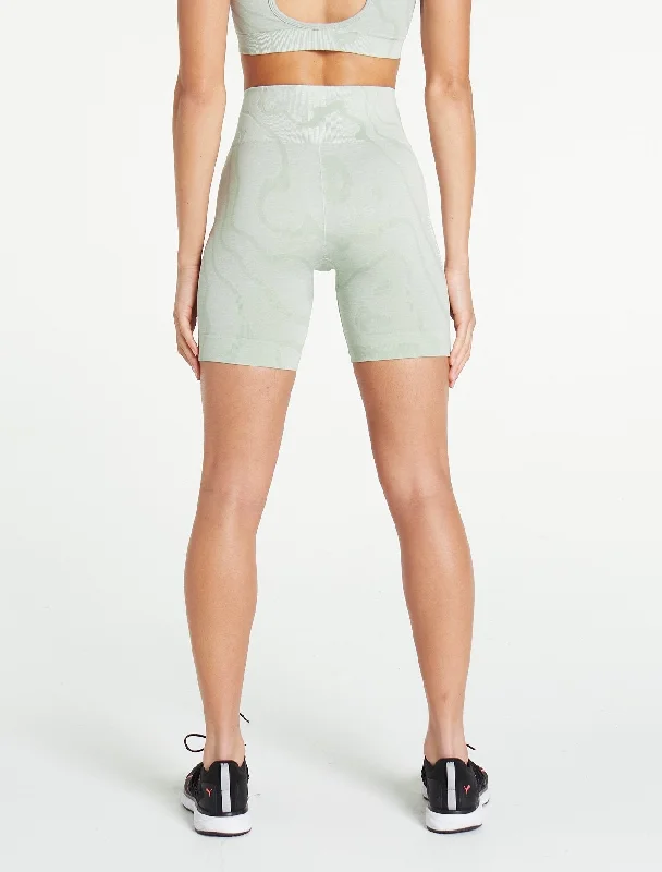 sustainable-seamless-shorts-sage-green