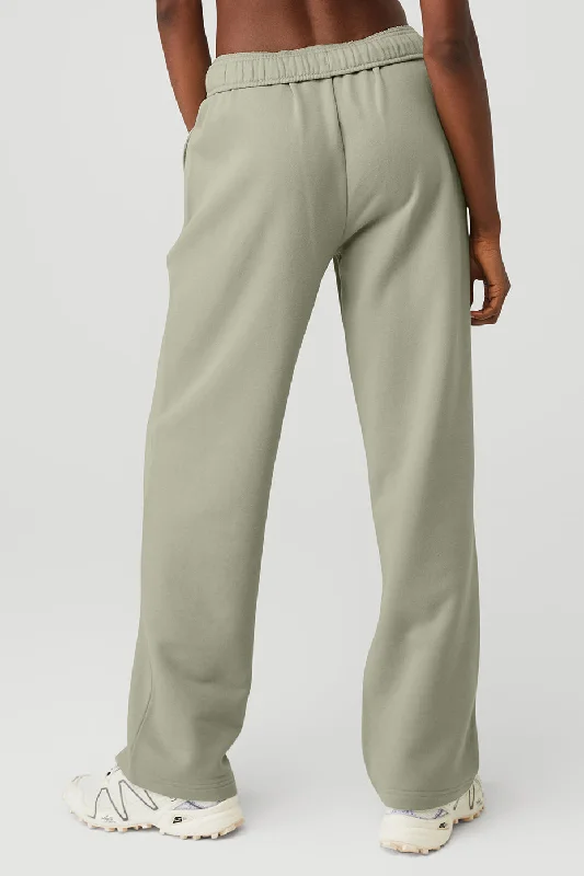 u5006rg-accolade-straight-leg-sweatpant-limestone