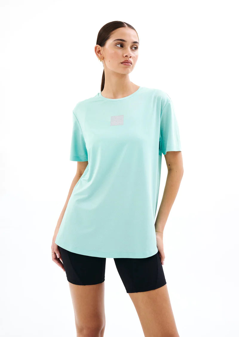 CROSSOVER AIR FORM TEE IN AQUA