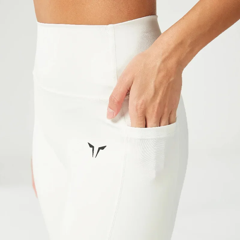 essential-act-leggings-2-0-pearl-white