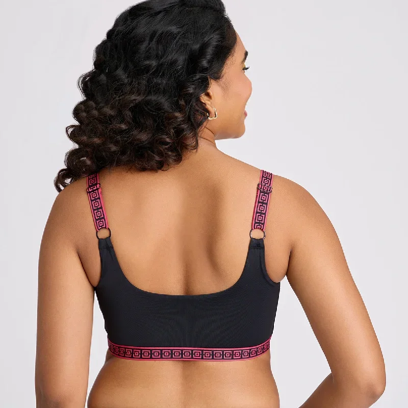 lola-mae-by-nykaa-fashion-varsity-edit-sports-bra-black-lmb1021