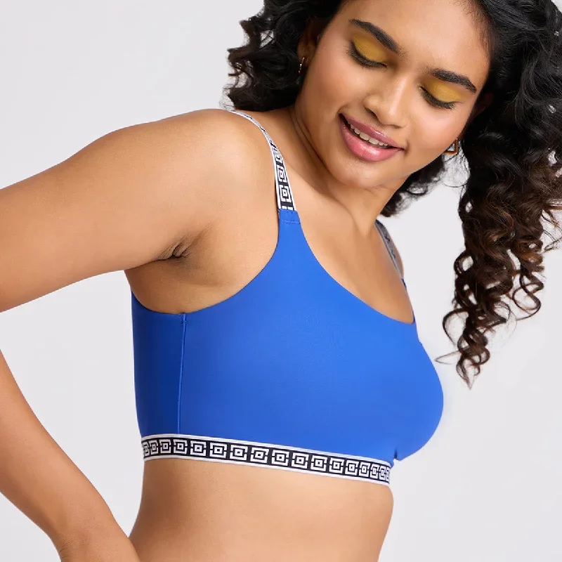 lola-mae-by-nykaa-fashion-varsity-edit-sports-bra-dark-blue-lmb1021