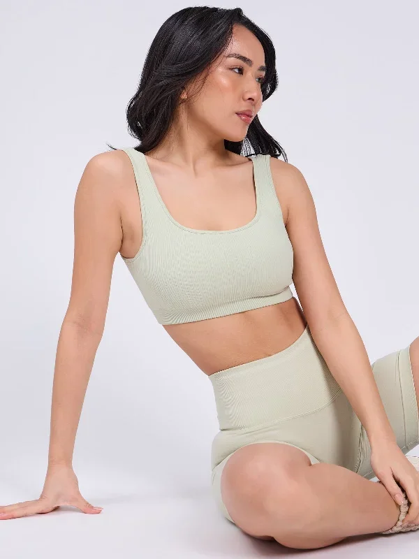 scoop-seamless-sports-bra-pistachio