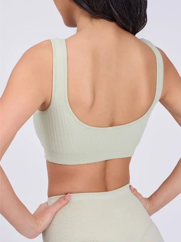 scoop-seamless-sports-bra-pistachio