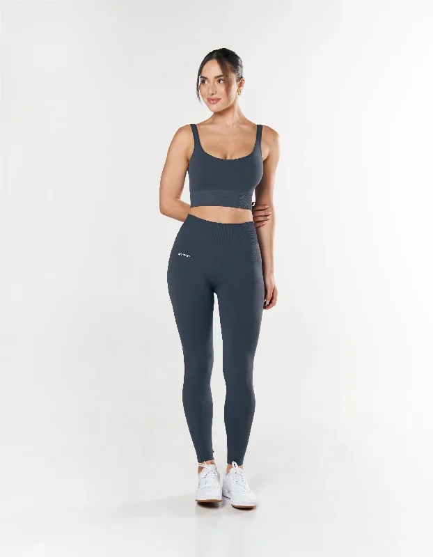 seamless-low-back-crop-blueberry