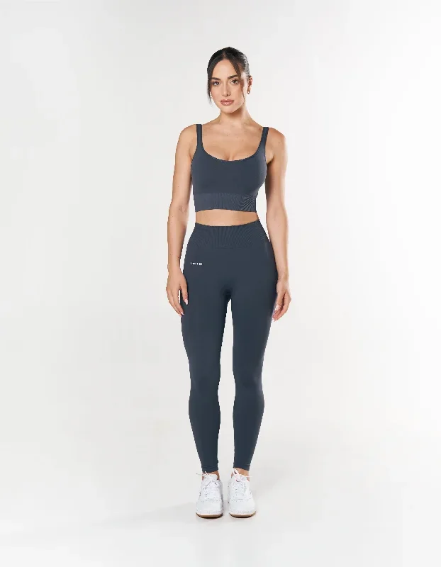 seamless-low-back-crop-blueberry