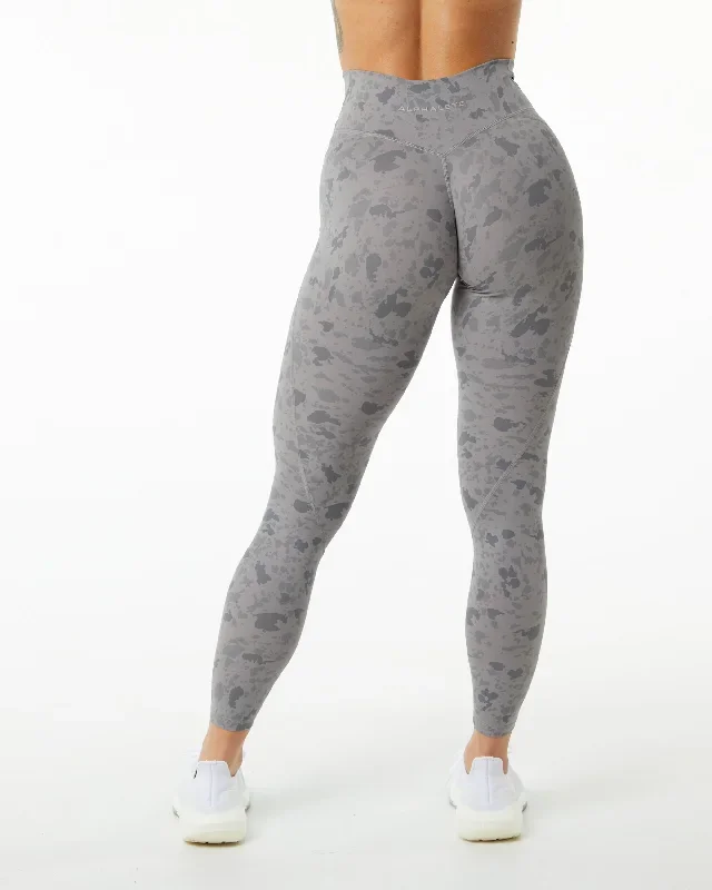 womens-surface-pocket-legging-27-pebble-print-stone-grey