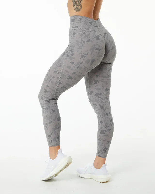 womens-surface-pocket-legging-27-pebble-print-stone-grey